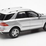 Mercedes M-Class W166 Iridium Srebrna Metalik Minichamps 1:18 - image 3 of 8