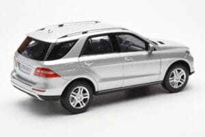 Mercedes M-Class W166 Iridium Srebrna Metalik Minichamps 1:18 B66960064 Kovina – slika 3 od 8