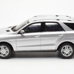 Mercedes M-Class W166 Iridium Srebrna Metalik Minichamps 1:18 - image 4 of 8