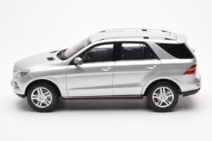 Mercedes M-Class W166 Iridium Srebrna Metalik Minichamps 1:18 B66960064 Kovina – slika 4 od 8