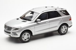 Mercedes M-Class W166 Iridium Srebrna Metalik Minichamps 1:18