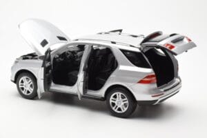 Mercedes M-Class W166 Iridium Srebrna Metalik Minichamps 1:18 B66960064 Kovina – slika 5 od 8