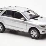 Mercedes M-Class W166 Iridium Srebrna Metalik Minichamps 1:18 - image 6 of 8