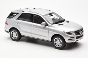 Mercedes M-Class W166 Iridium Srebrna Metalik Minichamps 1:18 B66960064 Kovina – slika 6 od 8