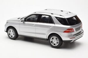 Mercedes M-Class W166 Iridium Srebrna Metalik Minichamps 1:18 B66960064 Kovina – slika 7 od 8
