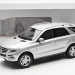 Mercedes M-Class W166 Iridium Srebrna Metalik Minichamps 1:18 - image 8 of 8