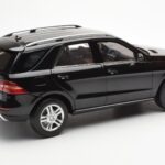 Mercedes M-Class W166 Obsidian Črna Metalik Minichamps 1:18 - image 3 of 8