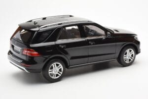 Mercedes M-Class W166 Obsidian Črna Metalik Minichamps 1:18 B66960063 Kovina – slika 3 od 8