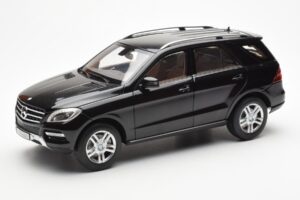 Mercedes M-Class W166 Obsidian Črna Metalik Minichamps 1:18