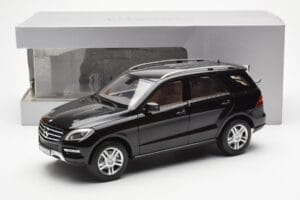 Mercedes M-Class W166 Obsidian Črna Metalik Minichamps 1:18 B66960063 Kovina – slika 8 od 8