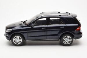 Mercedes M-Class W166 Tansanite Modra Metalik Minichamps 1:18 B66960065 Kovina – slika 4 od 8