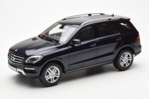 Mercedes M-Class W166 Tansanite Modra Metalik Minichamps 1:18