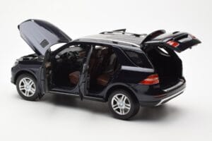 Mercedes M-Class W166 Tansanite Modra Metalik Minichamps 1:18 B66960065 Kovina – slika 5 od 8