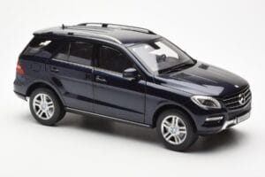 Mercedes M-Class W166 Tansanite Modra Metalik Minichamps 1:18 B66960065 Kovina – slika 6 od 8