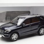 Mercedes M-Class W166 Tansanite Modra Metalik Minichamps 1:18 - image 8 of 8