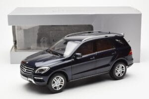 Mercedes M-Class W166 Tansanite Modra Metalik Minichamps 1:18 B66960065 Kovina – slika 8 od 8