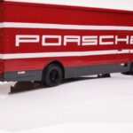 Mercedes O317 Porsche Transporter Rdeč CMR 1:18 - image 2 of 12
