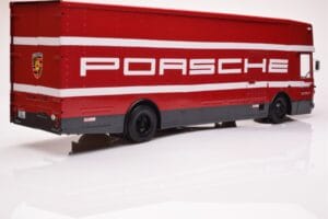 Mercedes O317 Porsche Transporter Rdeč CMR 1:18 CMR149 Kovina – slika 2 od 12