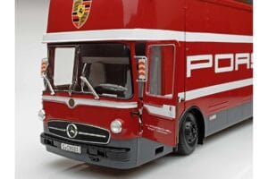 Mercedes O317 Porsche Transporter Rdeč CMR 1:18 CMR149 Kovina – slika 4 od 12
