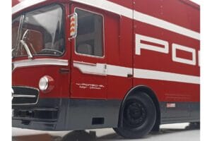 Mercedes O317 Porsche Transporter Rdeč CMR 1:18 CMR149 Kovina – slika 7 od 12