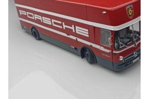 Mercedes O317 Porsche Transporter Rdeč CMR 1:18 CMR149 Kovina – slika 9 od 12