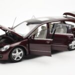 Mercedes R-Class W251 Rdeč Metallic Minichamps 1:18 - image 2 of 8