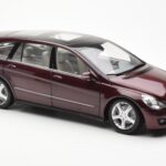 Mercedes R-Class W251 Rdeč Metallic Minichamps 1:18 - image 6 of 8