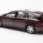 Mercedes R-Class W251 Rdeč Metallic Minichamps 1:18 - image 7 of 8