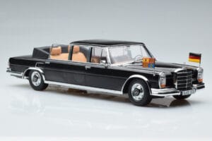 Mercedes 600 Pullman W100 Landaulet Queen Elizabeth II KK-Scale 1:18 KKDC181185 Kovina – slika 4 od 6