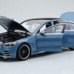 Mercedes S-Class W223 Vintage Modra Norev 1:18 - image 2 of 7