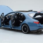 Mercedes S-Class W223 Vintage Modra Norev 1:18 - image 4 of 7