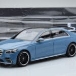 Mercedes S-Class W223 Vintage Modra Norev 1:18 - image 7 of 7