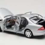 Mercedes S600 W220 Srebrna Metallic Norev 1:18 - image 5 of 8