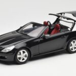 Mercedes SLK R171 Obsidian Črn Metallic Minichamps 1:18 - image 2 of 9