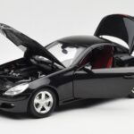 Mercedes SLK R171 Obsidian Črn Metallic Minichamps 1:18 - image 3 of 9