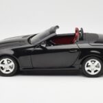 Mercedes SLK R171 Obsidian Črn Metallic Minichamps 1:18 - image 5 of 9