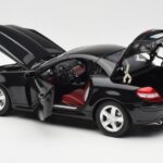 Mercedes SLK R171 Obsidian Črn Metallic Minichamps 1:18 - image 6 of 9