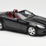Mercedes SLK R171 Obsidian Črn Metallic Minichamps 1:18 - image 7 of 9