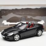 Mercedes SLK R171 Obsidian Črn Metallic Minichamps 1:18 - image 9 of 9