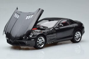 Mercedes SLR McLaren Črn CMC 1:18 M-045F Kovina – slika 2 od 10