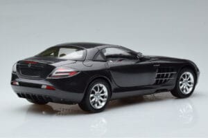 Mercedes SLR McLaren Črn CMC 1:18 M-045F Kovina – slika 3 od 10