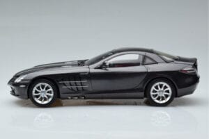 Mercedes SLR McLaren Črn CMC 1:18 M-045F Kovina – slika 5 od 10