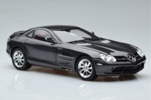 Mercedes SLR McLaren Črn CMC 1:18 M-045F Kovina – slika 6 od 10