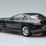 Mercedes SLR McLaren Črn CMC 1:18 - image 7 of 10
