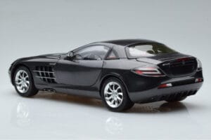 Mercedes SLR McLaren Črn CMC 1:18 M-045F Kovina – slika 7 od 10