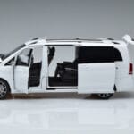 Mercedes V-Class W447 V260L Bel Mercedes 1:18 QALCN89911149 Kovina - image 5 of 8