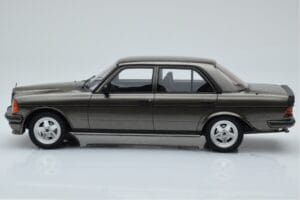Mercedes W123 AMG 280 Siv Otto 1:18 OT750 Smola – slika 3 od 6