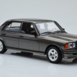 Mercedes W123 AMG 280 Siv Otto 1:18 - image 4 of 6