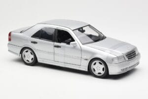 Mercedes C36 AMG W202 Srebrna UT Models 1:18 180035000 Kovina – slika 4 od 6