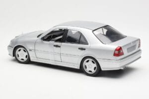 Mercedes C36 AMG W202 Srebrna UT Models 1:18 180035000 Kovina – slika 5 od 6